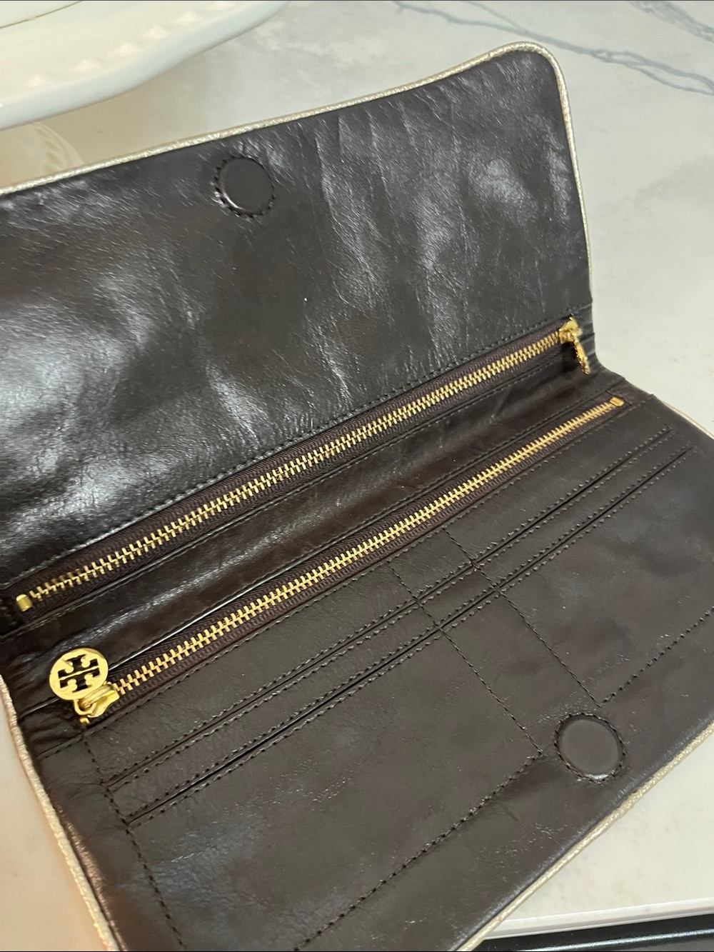 Tory Burch Metallic Gold Logo Wristlet Clutch - Picture 3 of 6
